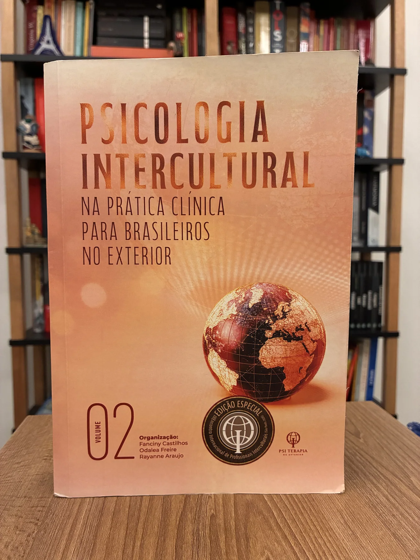 Livro Psicologia Intercultural na prática clínica para brasileiros no exterior